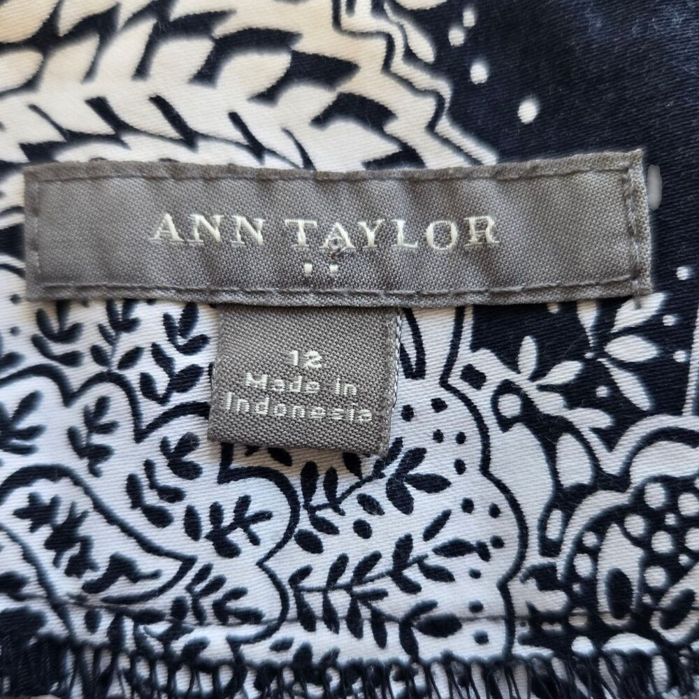 Ann Taylor Womens Paisley Cropped Capri Pant Navy Blue/White Side Zipper Size 12 - Picture 9 of 11
